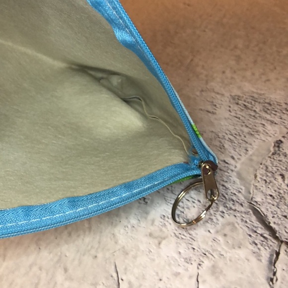 Love Avocado Make Up Bag, NWOT - Picture 2 of 5